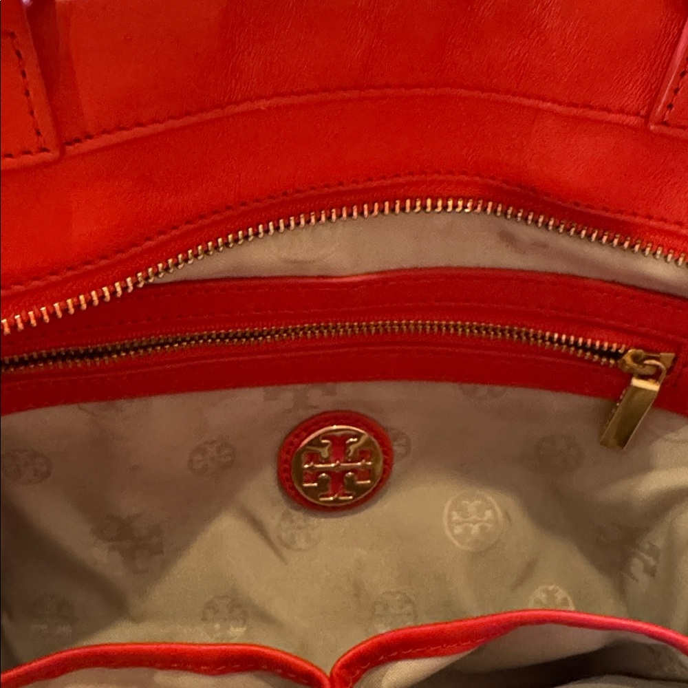 Tory Burch Gloria Satchel & Dust Bag - Picture 3 of 13